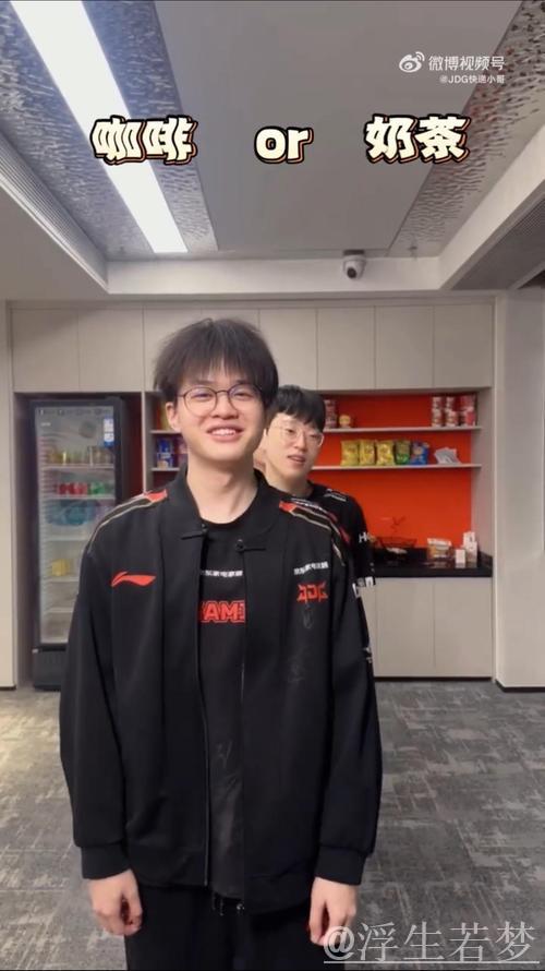 JDG官媒分享队员日常:陪兄弟们赏北京初雪 JDG官媒分享队员日常:陪兄弟们赏北京初雪