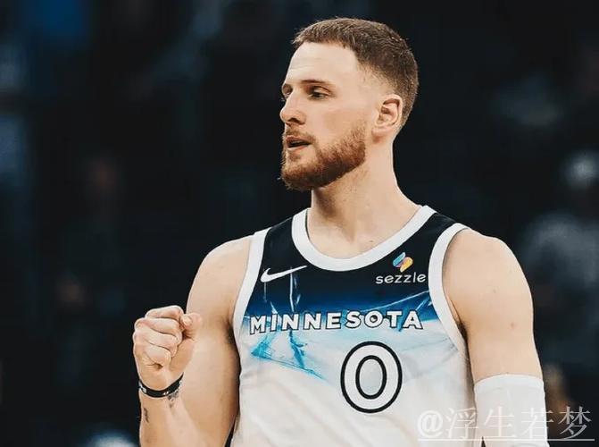 迪温琴佐出战35分钟，高效砍下21分6篮板4助攻1盖帽